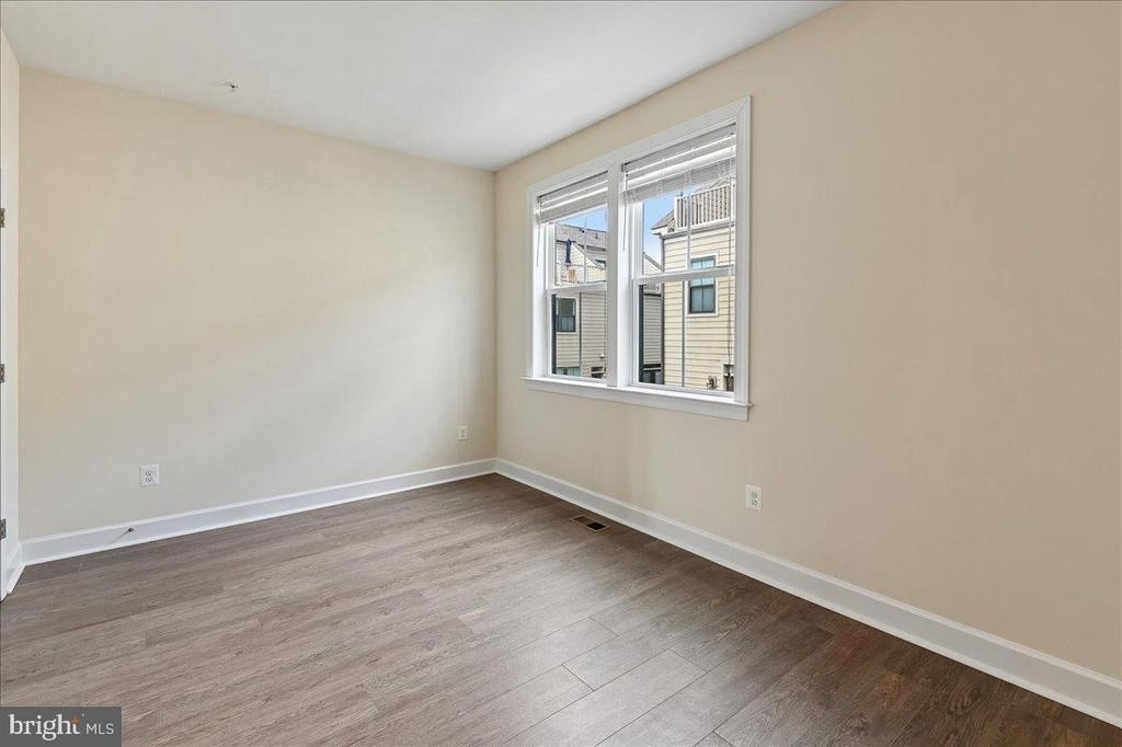 6402 47th Street - Photo 12