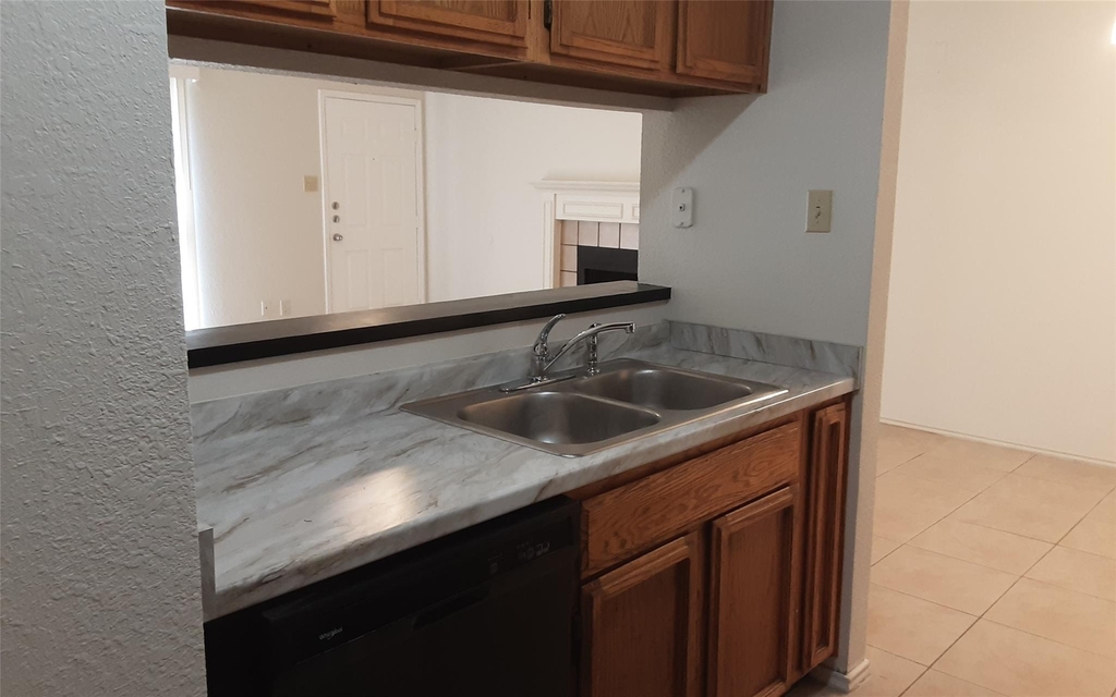1204 Orchard Park Cir - Photo 5
