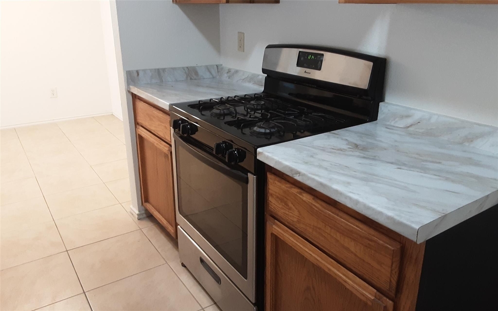1204 Orchard Park Cir - Photo 6