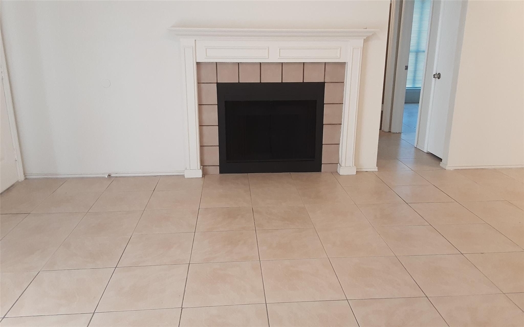 1204 Orchard Park Cir - Photo 3