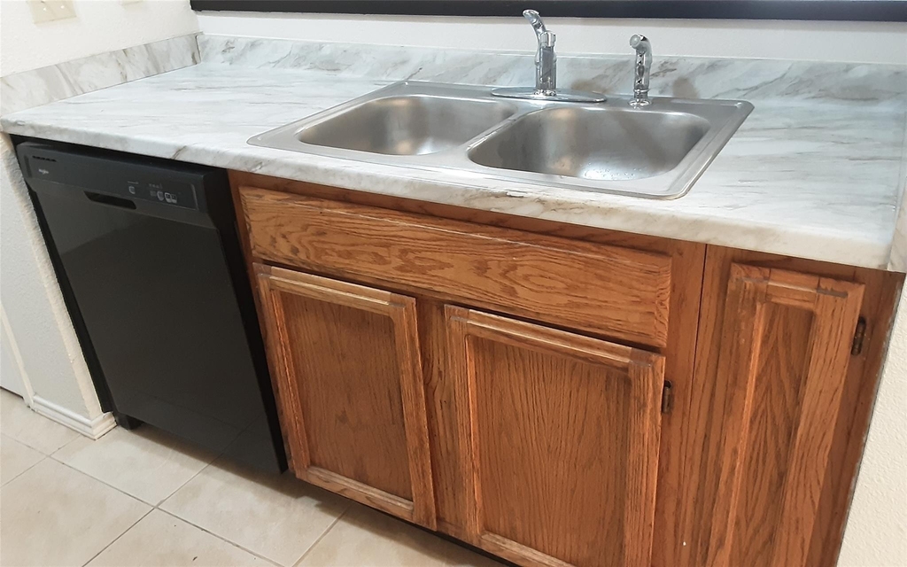 1204 Orchard Park Cir - Photo 4