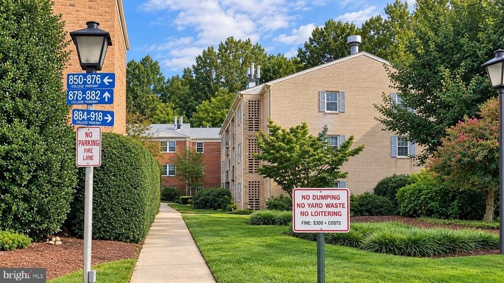 882 College Parkway - Photo 1