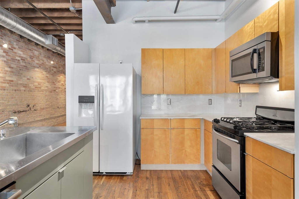 411 Brazos St - Photo 2