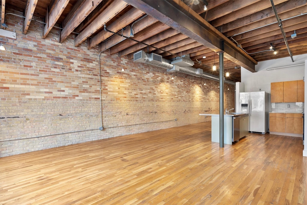 411 Brazos St - Photo 6