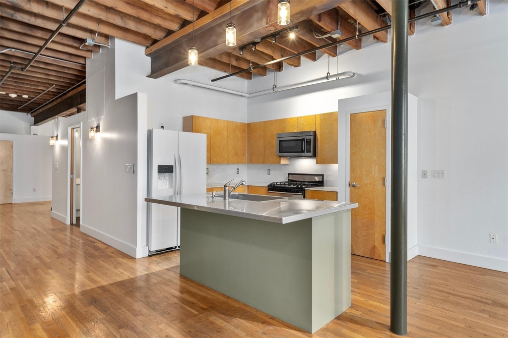 411 Brazos St - Photo 1