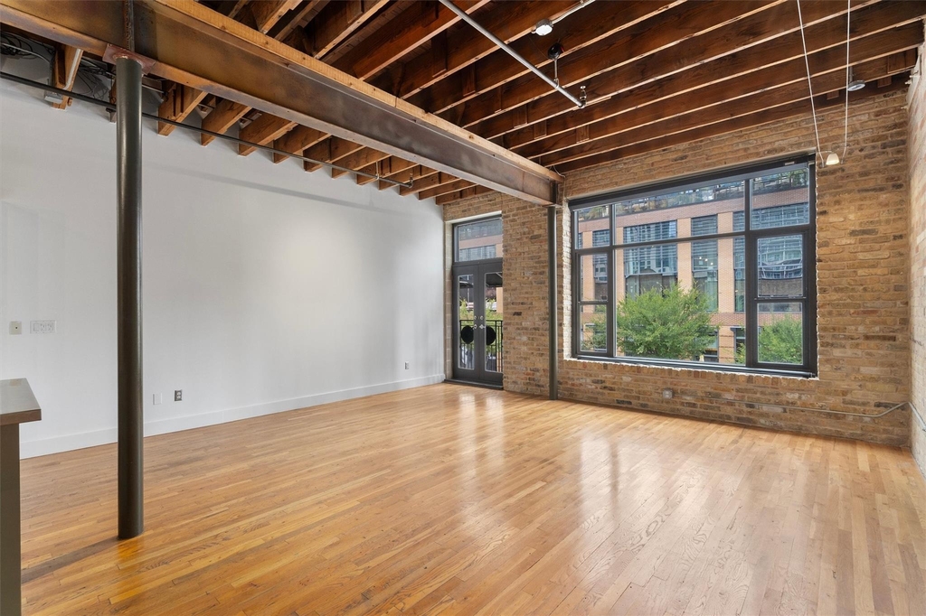411 Brazos St - Photo 9