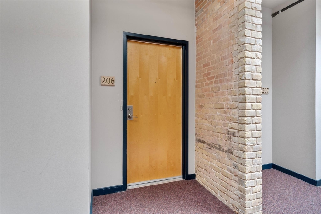 411 Brazos St - Photo 7