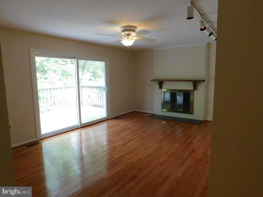 1725 Glastonberry Road - Photo 9