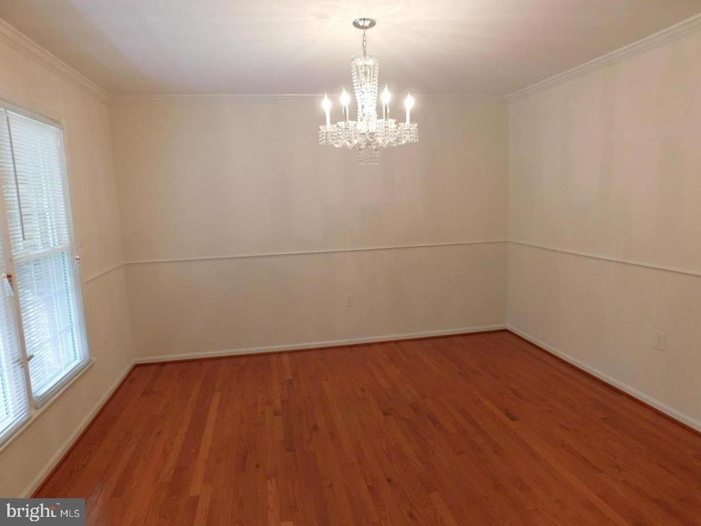 1725 Glastonberry Road - Photo 7