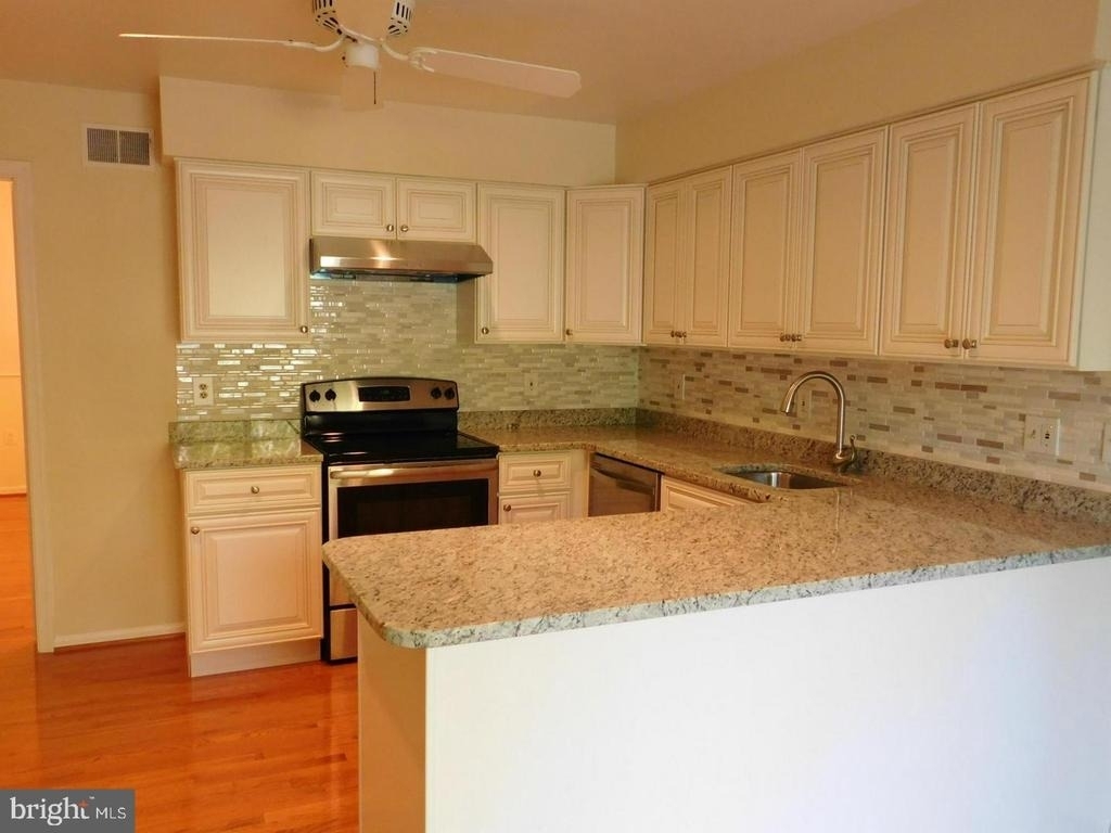 1725 Glastonberry Road - Photo 2