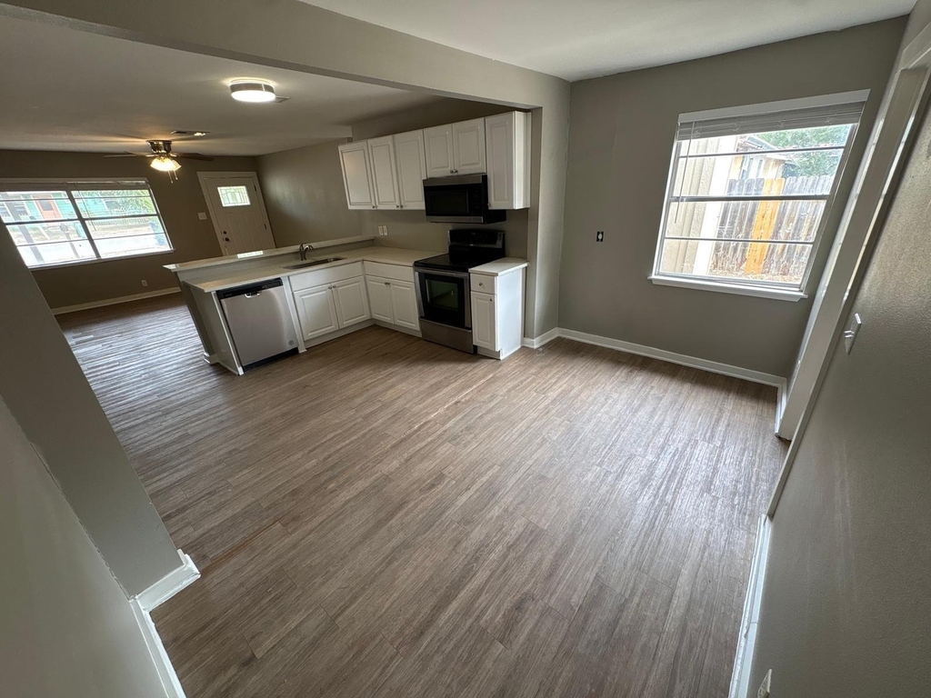 6703 Galindo St - Photo 3