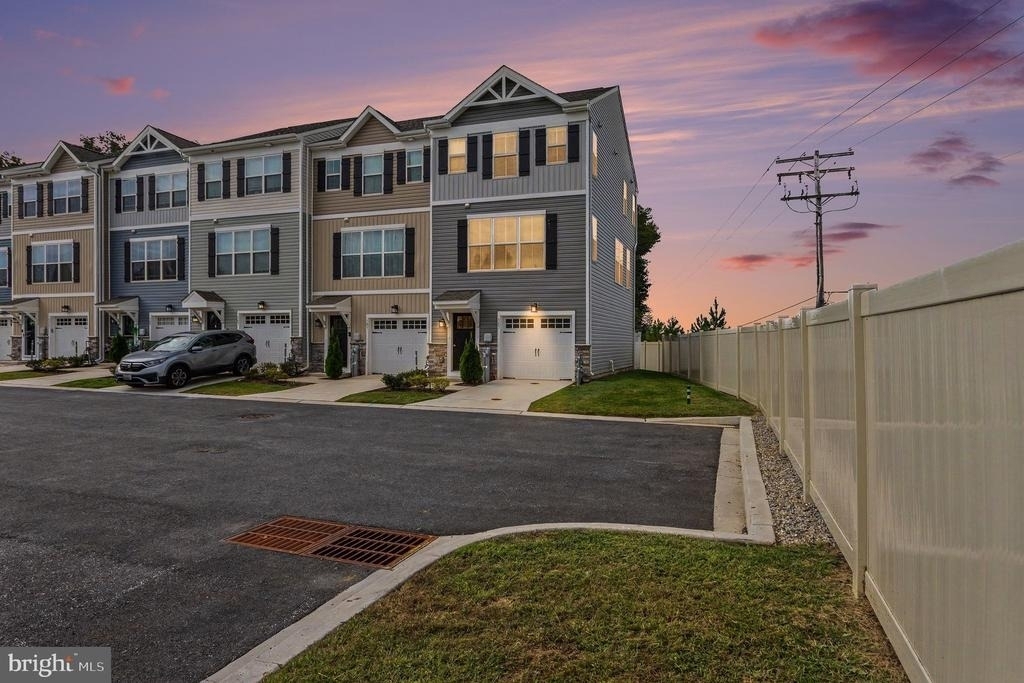 303 Sear Court - Photo 0