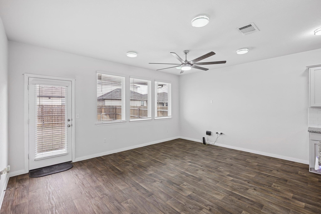 149 Mackinac Ln - Photo 4