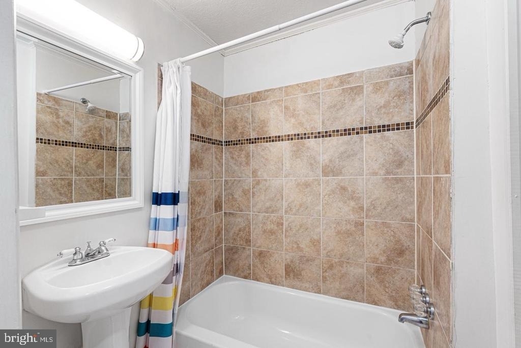 642 E Clement Street - Photo 15