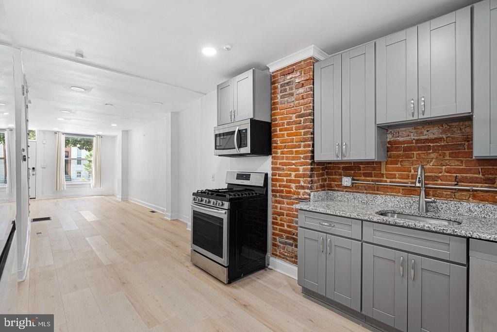 642 E Clement Street - Photo 6