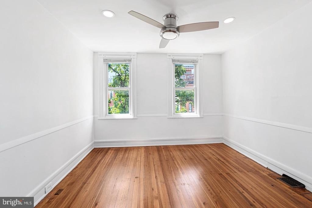642 E Clement Street - Photo 13