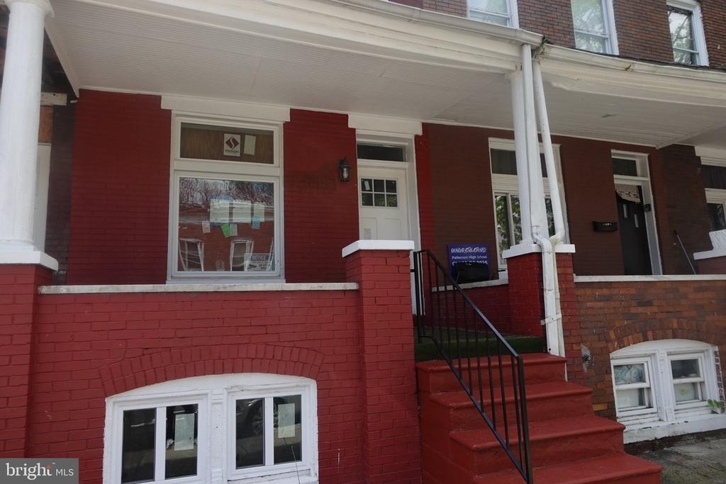 2749 W Fairmount Avenue - Photo 0