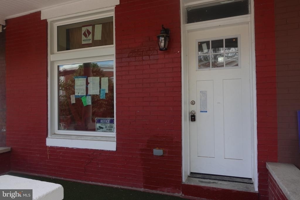 2749 W Fairmount Avenue - Photo 1