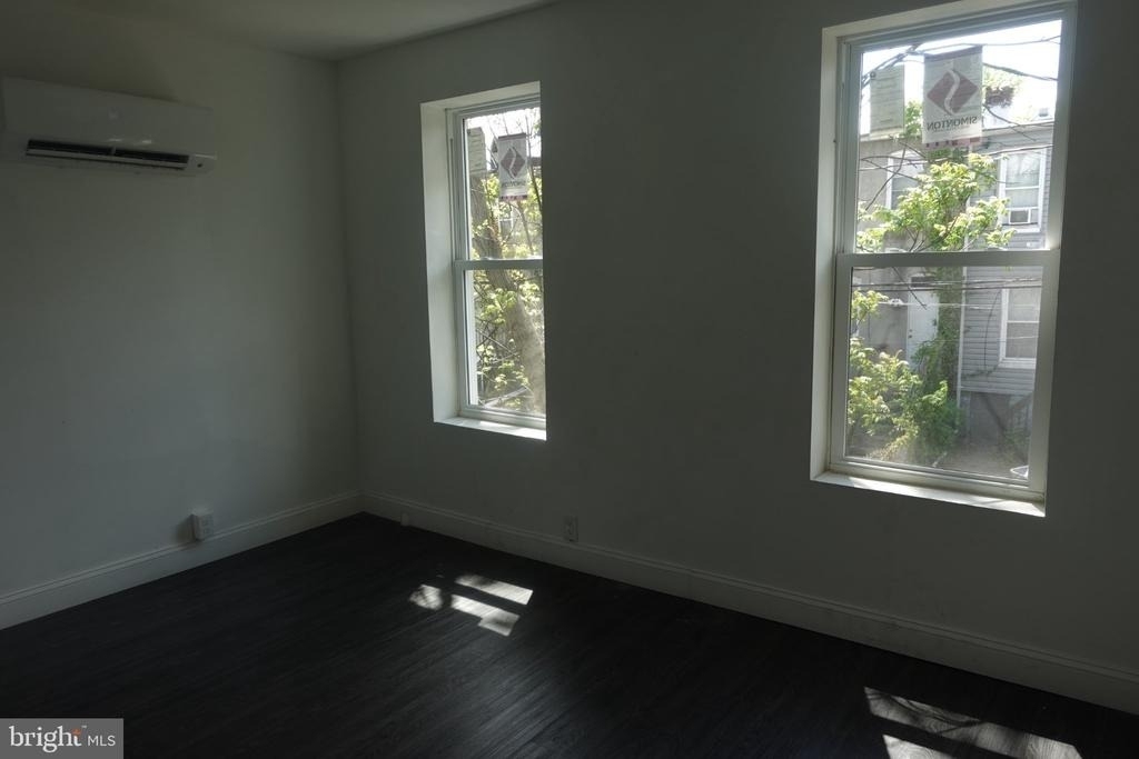 2749 W Fairmount Avenue - Photo 8