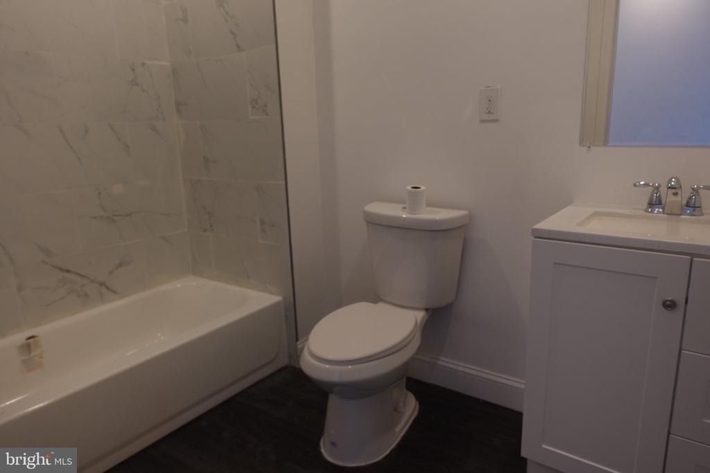 2749 W Fairmount Avenue - Photo 9