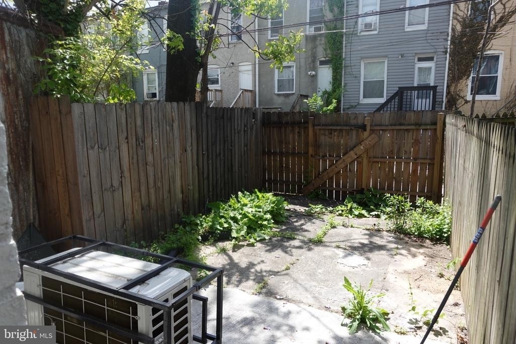 2749 W Fairmount Avenue - Photo 13