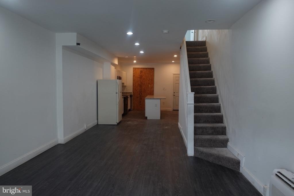 2749 W Fairmount Avenue - Photo 3