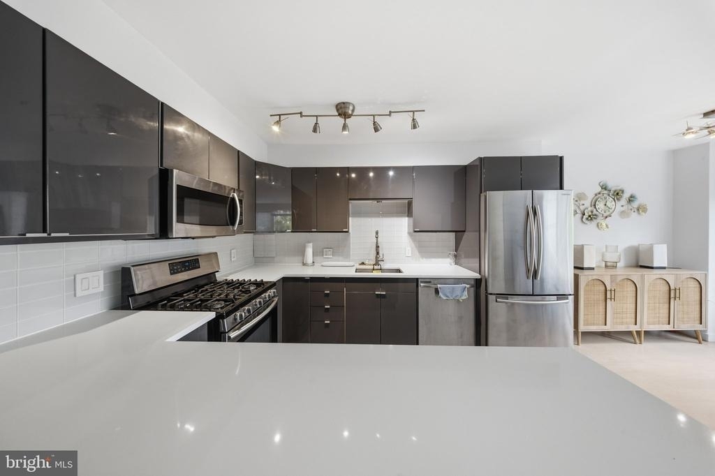 1330 New Hampshire Avenue Nw - Photo 9