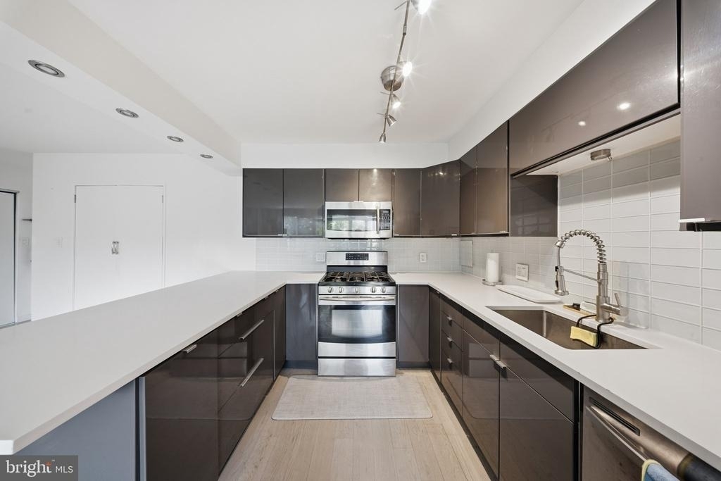 1330 New Hampshire Avenue Nw - Photo 10