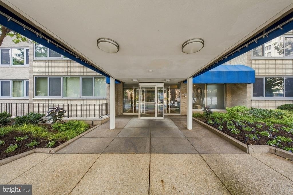 1330 New Hampshire Avenue Nw - Photo 2