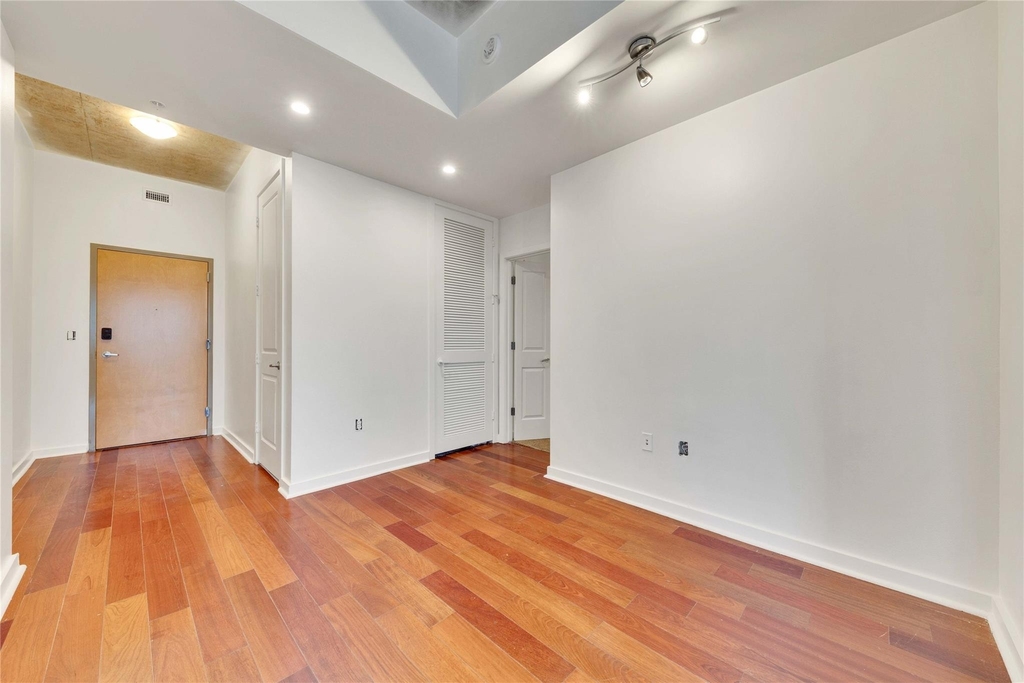 360 Nueces St - Photo 8