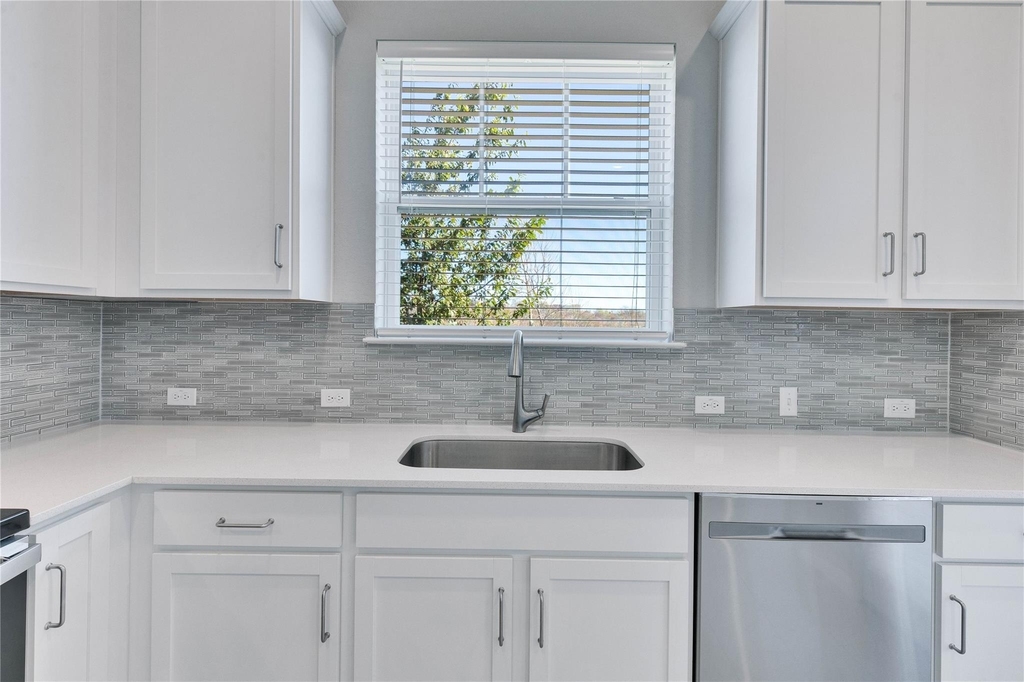 1015 Vista View Dr - Photo 3