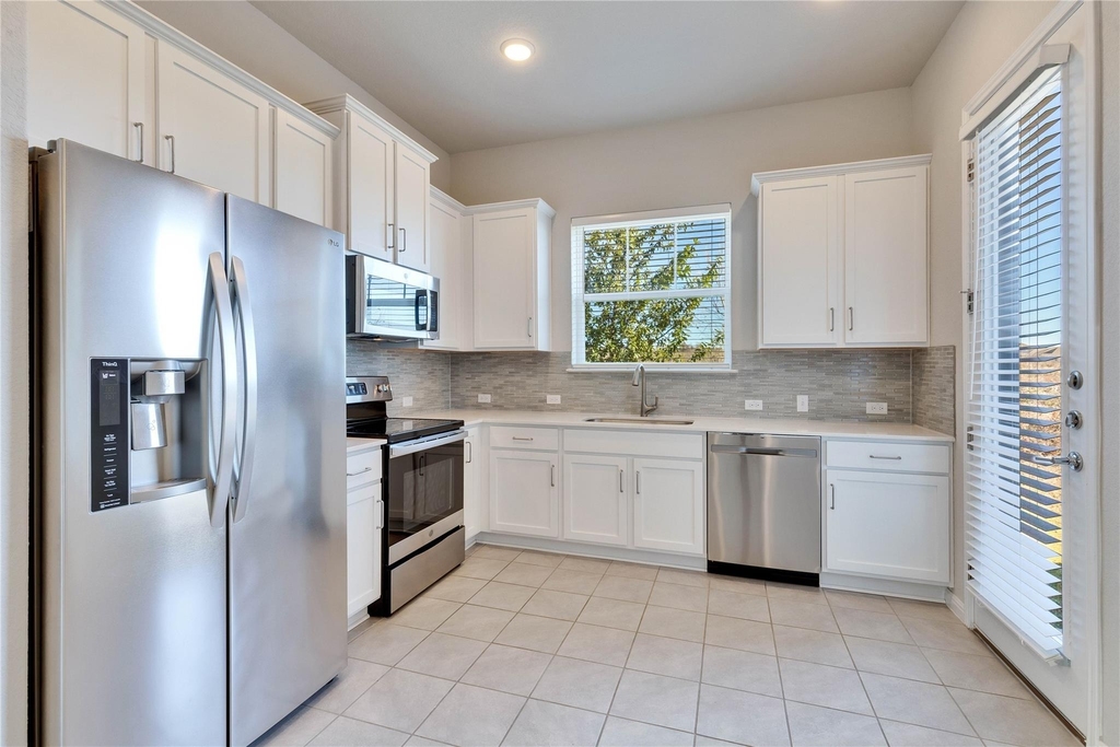 1015 Vista View Dr - Photo 2