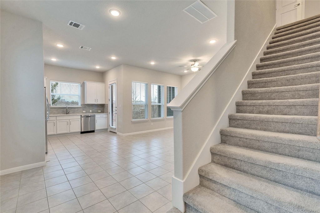 1015 Vista View Dr - Photo 0