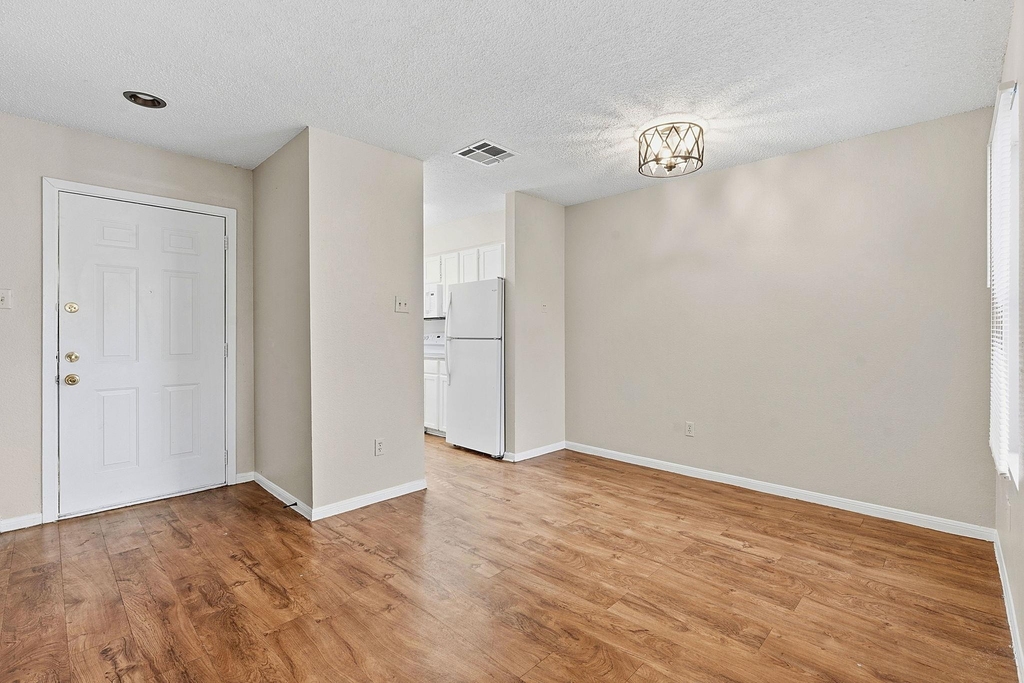 8811 Schick Rd - Photo 5