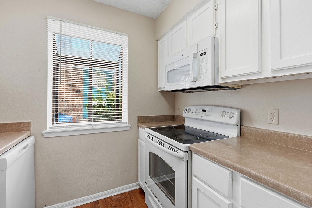 8811 Schick Rd - Photo 14