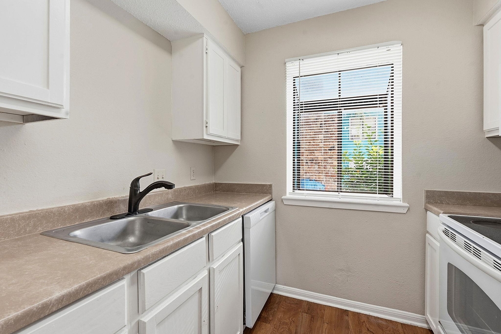 8811 Schick Rd - Photo 13