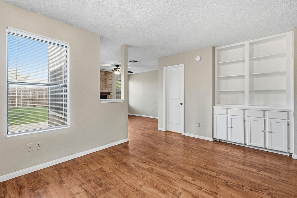 8811 Schick Rd - Photo 7
