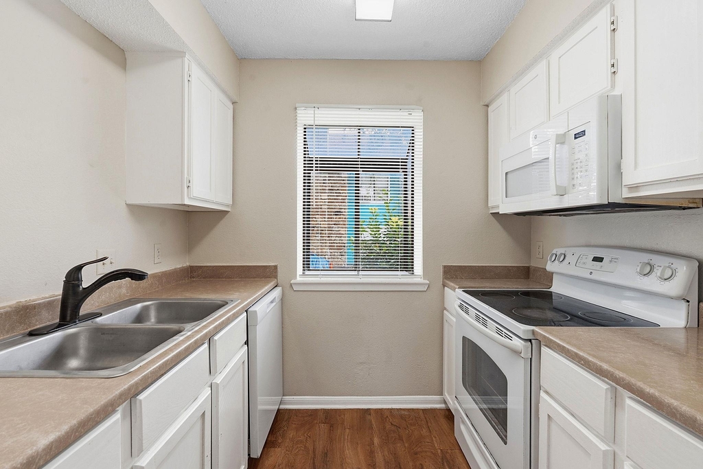 8811 Schick Rd - Photo 12