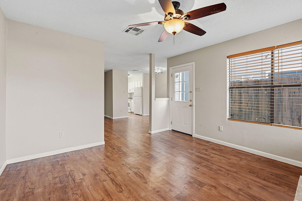 8811 Schick Rd - Photo 9
