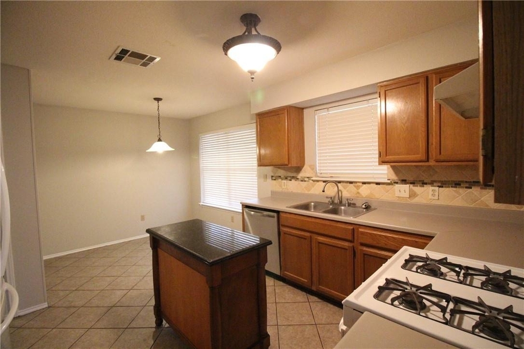 8311 Columbia Falls Dr - Photo 3