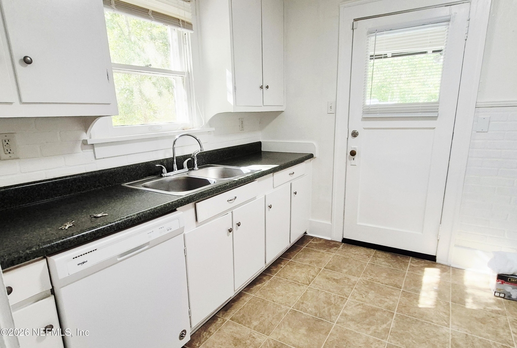 142 Euclid Avenue - Photo 5