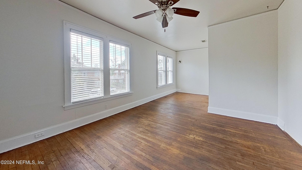 1279 Belmont Terrace - Photo 2