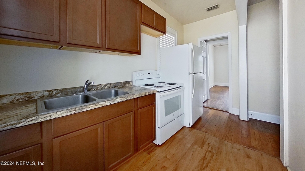 1279 Belmont Terrace - Photo 8
