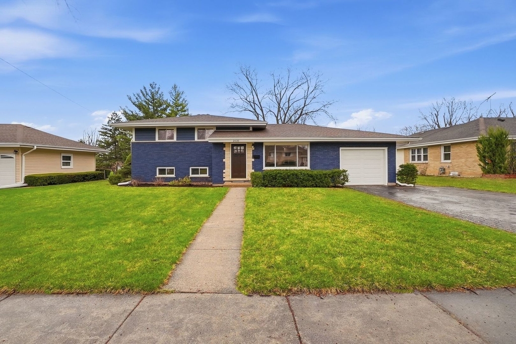 1430 E Emmerson Lane - Photo 0