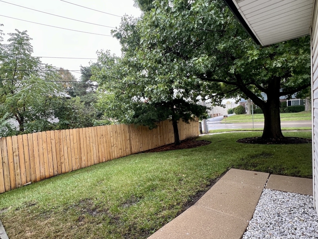 821 Belle Plaine Avenue - Photo 2