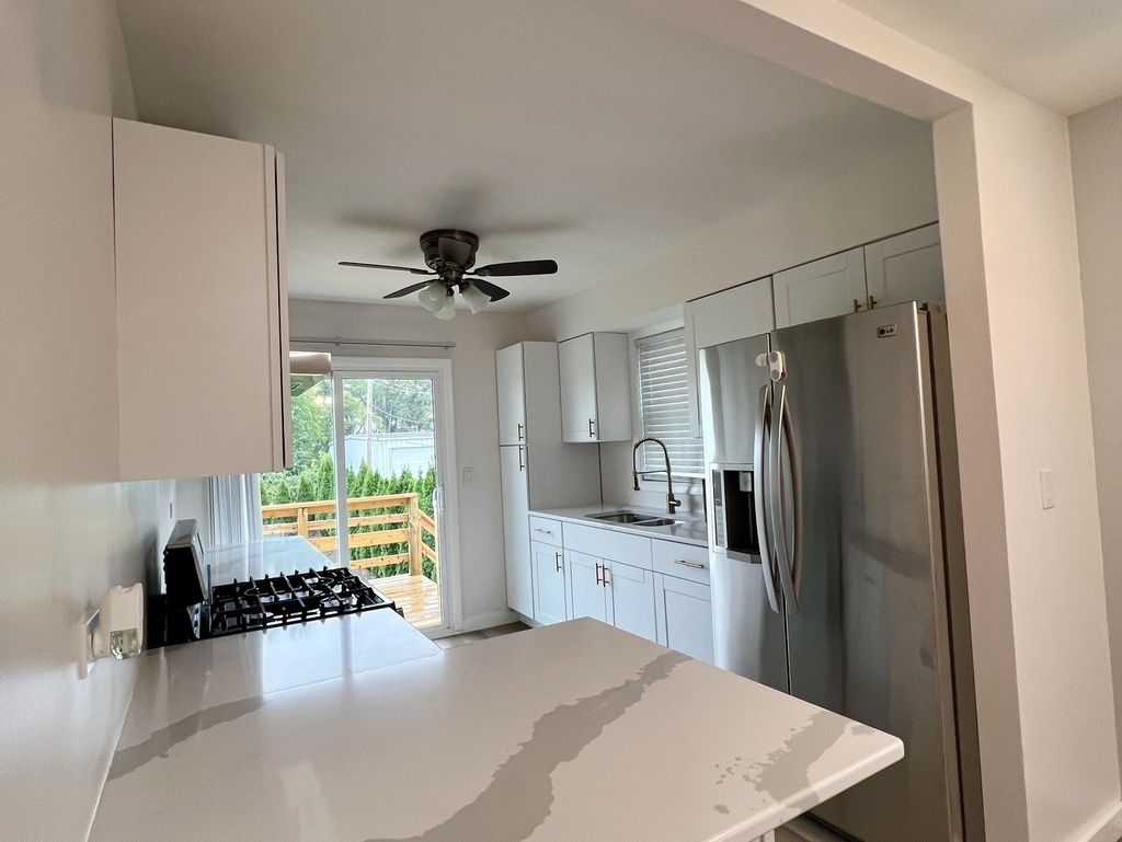 821 Belle Plaine Avenue - Photo 5