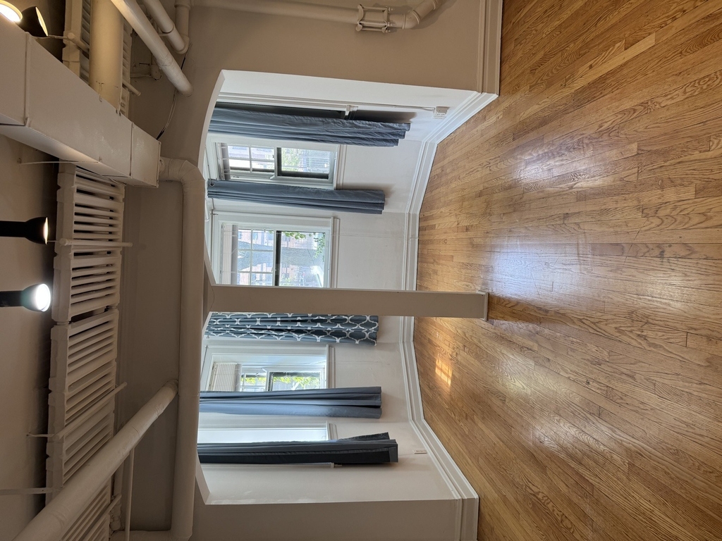 6225 N Kenmore Avenue - Photo 1