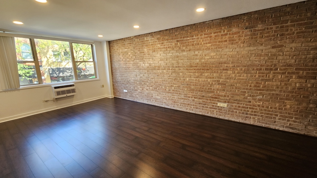 2250 N Lincoln Avenue - Photo 8