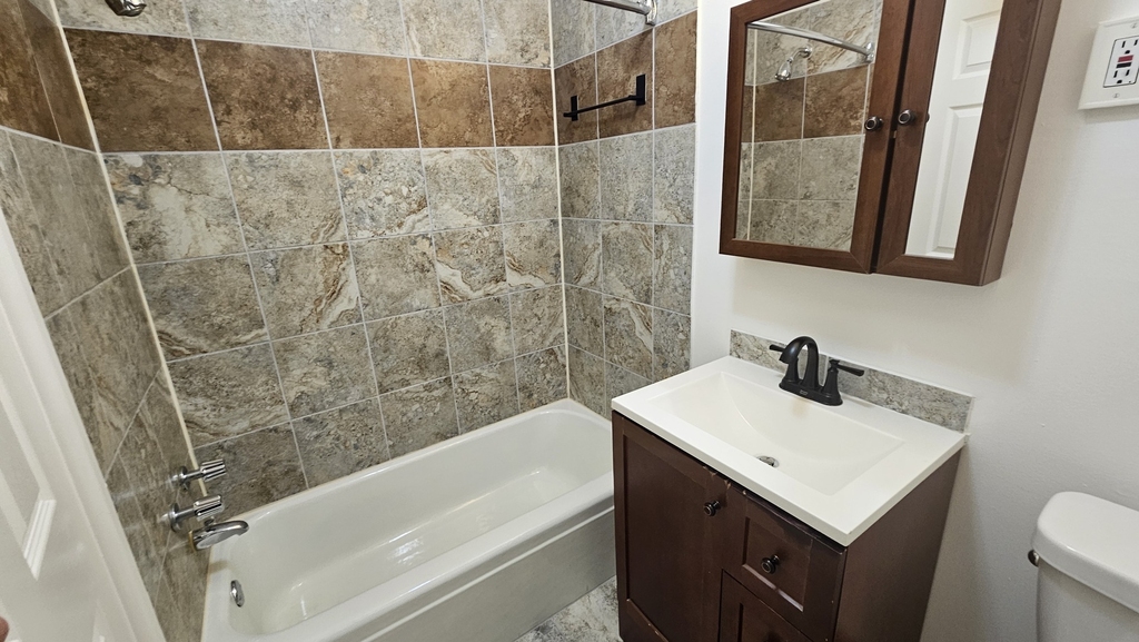 2250 N Lincoln Avenue - Photo 3