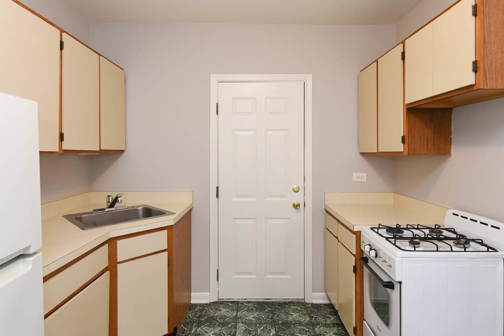 5744 N Winthrop Avenue - Photo 1